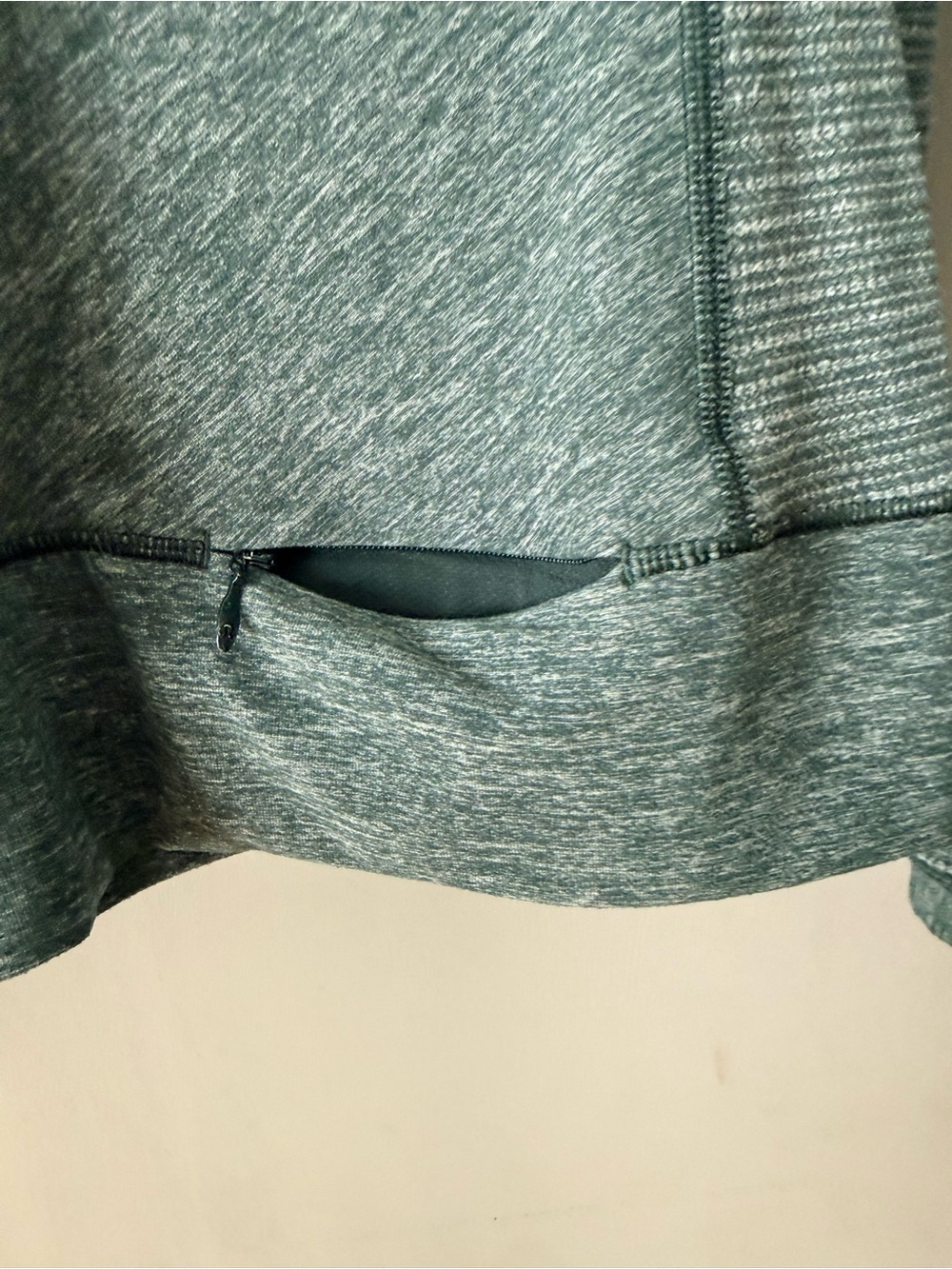 Lululemon Women’s Lightweight Long-Sleeve Crewneck Top in Heather Sage - Picture 3 of 4